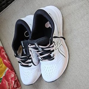 Asics Gel Excite 7 size 8